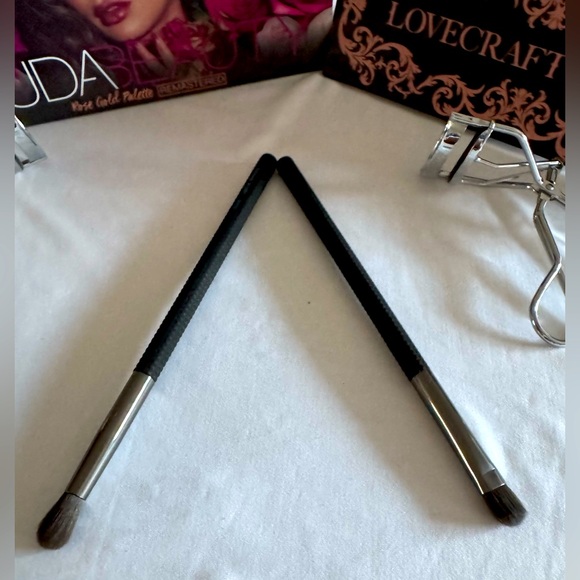 ❤️NWOT❤️LARUCE MAKEUP APPLICATION BRUSH❤️SET OF 2❤️ - Picture 2 of 4